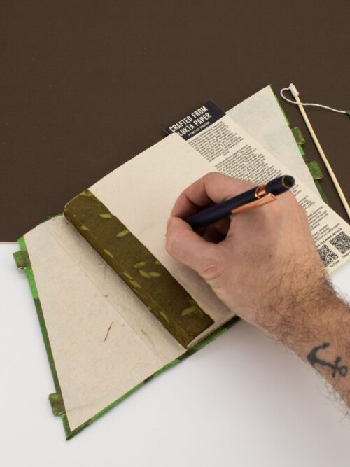 Lokta Bold Floral Bamboo Lock Notebook – Medium (15x12cm) – 45 Leaves – Moss Green